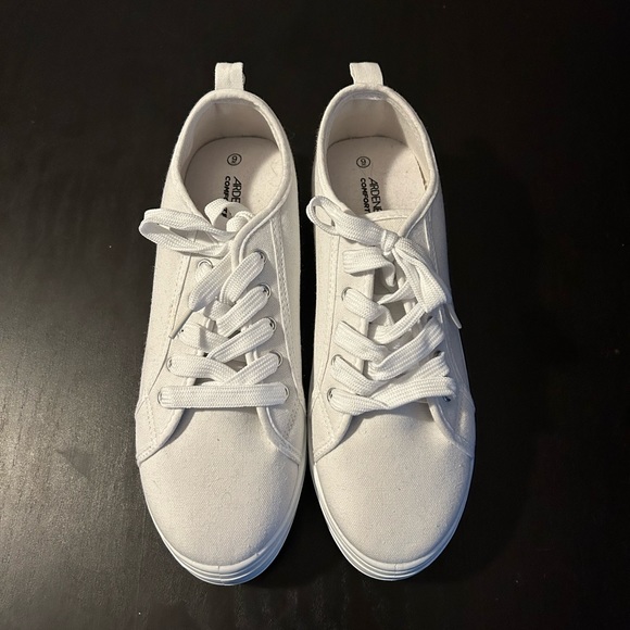 Ardene comfort foam sneakers, white, brand new, size 8 - Picture 3 of 10